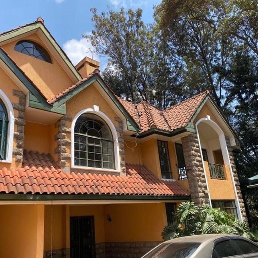 5 Bed House with En Suite at Lavington - 1