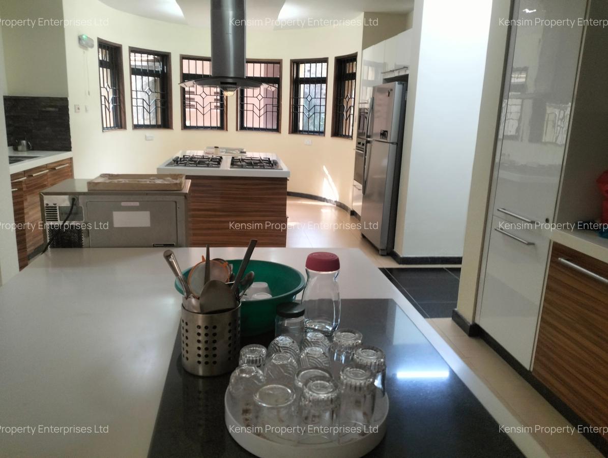 5 Bed Townhouse with En Suite in Kyuna - 3