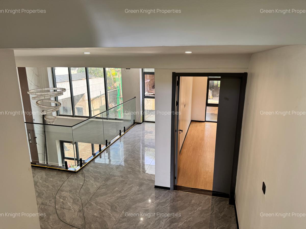 5 Bed Townhouse with En Suite in Lavington - 1