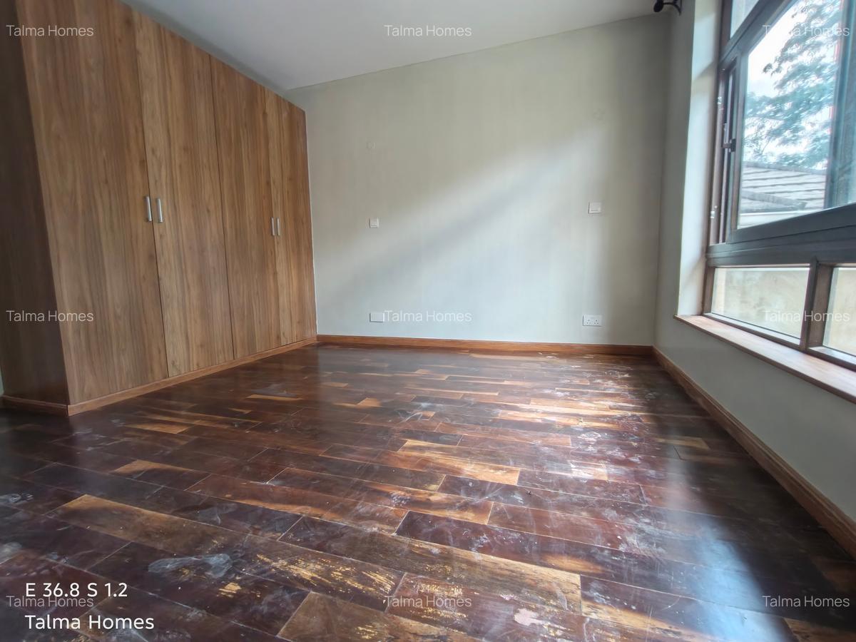 5 Bed Townhouse with En Suite at Lavington - 18