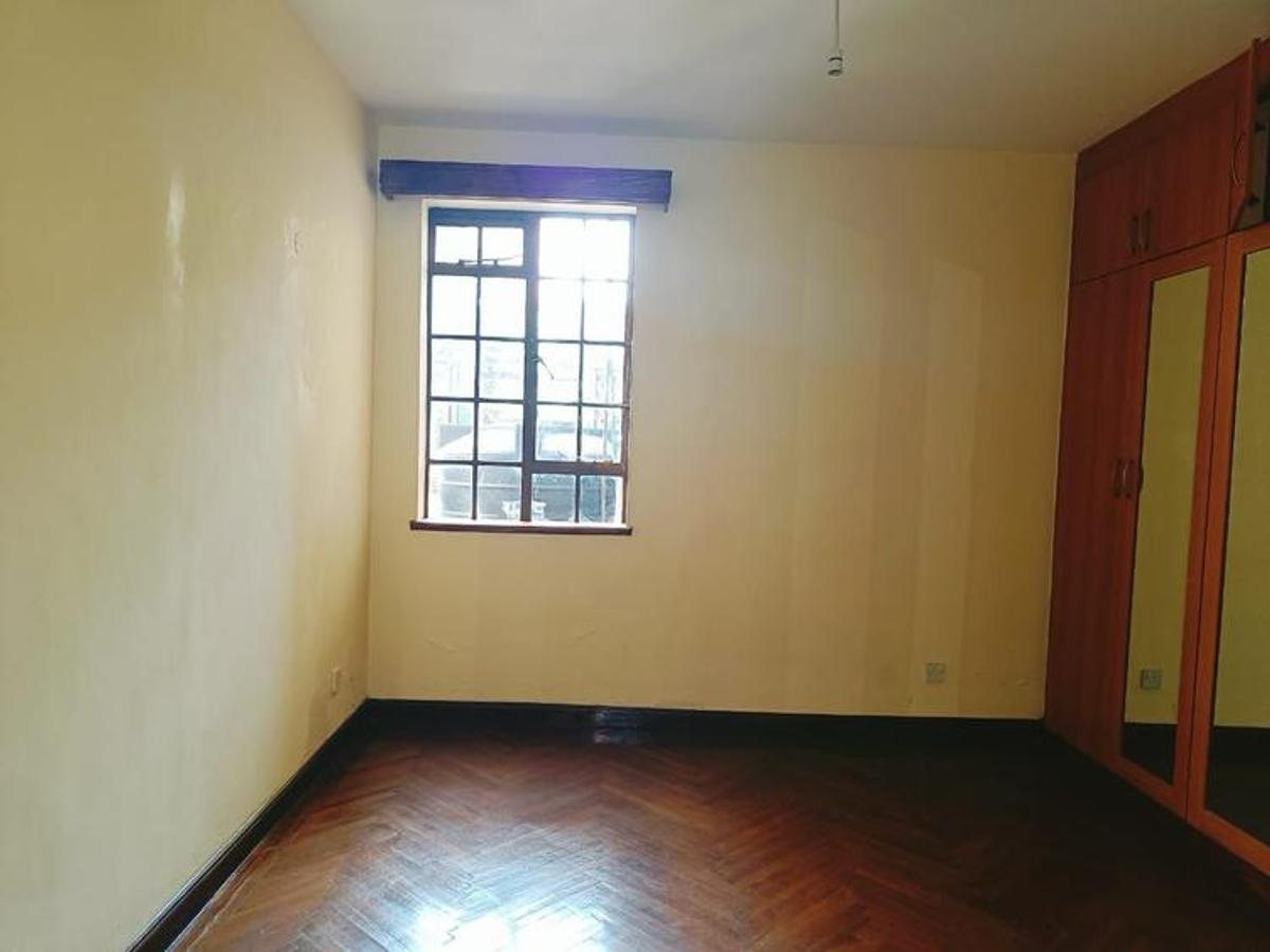 5 Bed Townhouse with En Suite at Lavington - 8