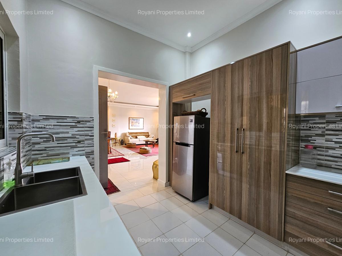 3 Bed Apartment with En Suite in Westlands Area - 10