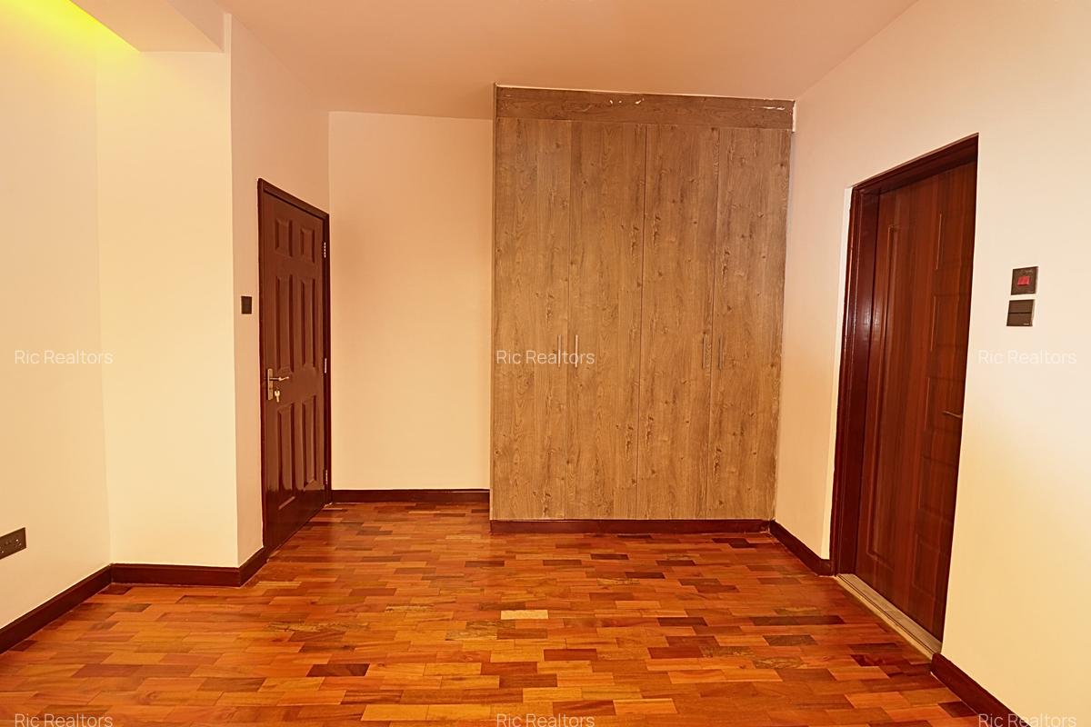 4 Bed Townhouse with En Suite at Maragara Road - 13