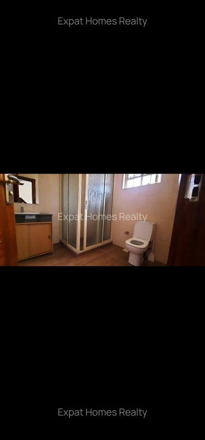 4 Bed House with En Suite in Lavington - 3