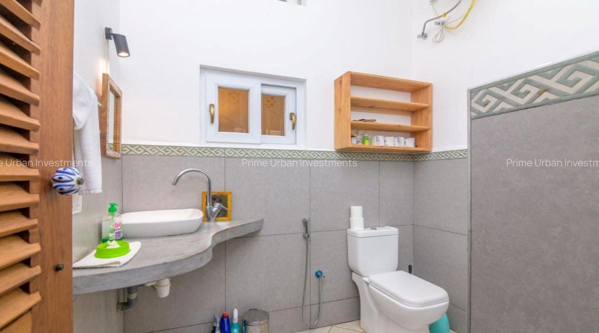 8 Bed House with En Suite in Diani - 18