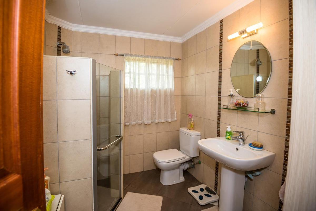 4 Bed Townhouse with En Suite in Lavington - 6