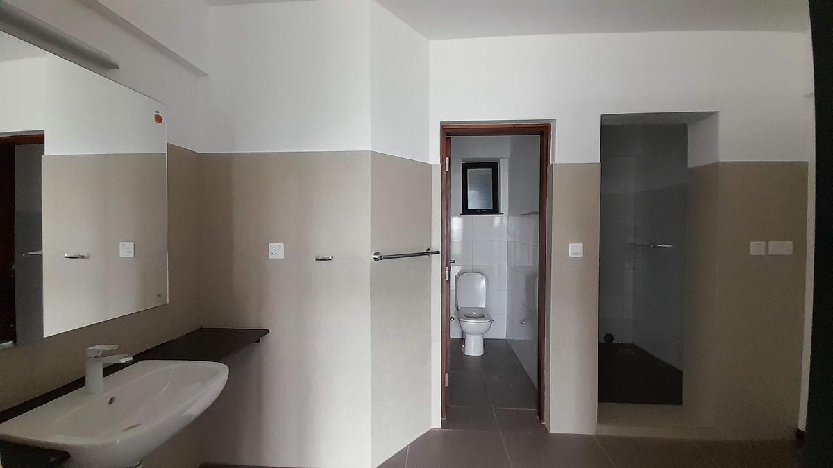 2 Bed Apartment with En Suite at Riverside Dr - 8