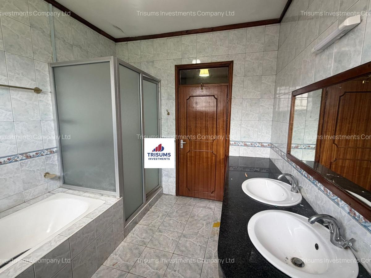 5 Bed House with En Suite in Runda - 18