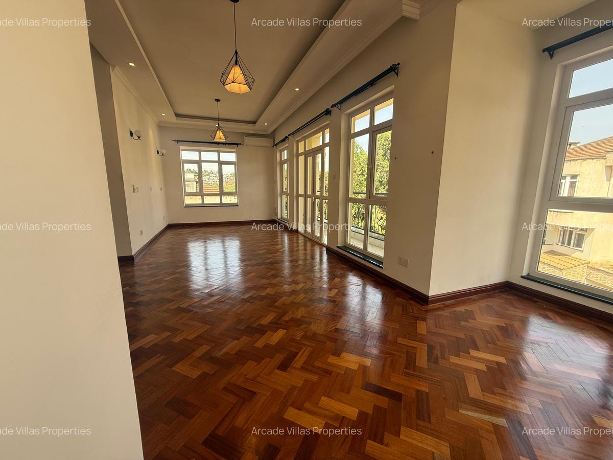 5 Bed Townhouse with En Suite in Lavington - 13