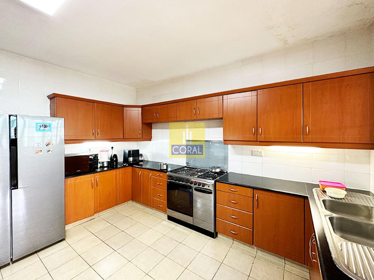 4 Bed Apartment with Parking in Parklands - 7