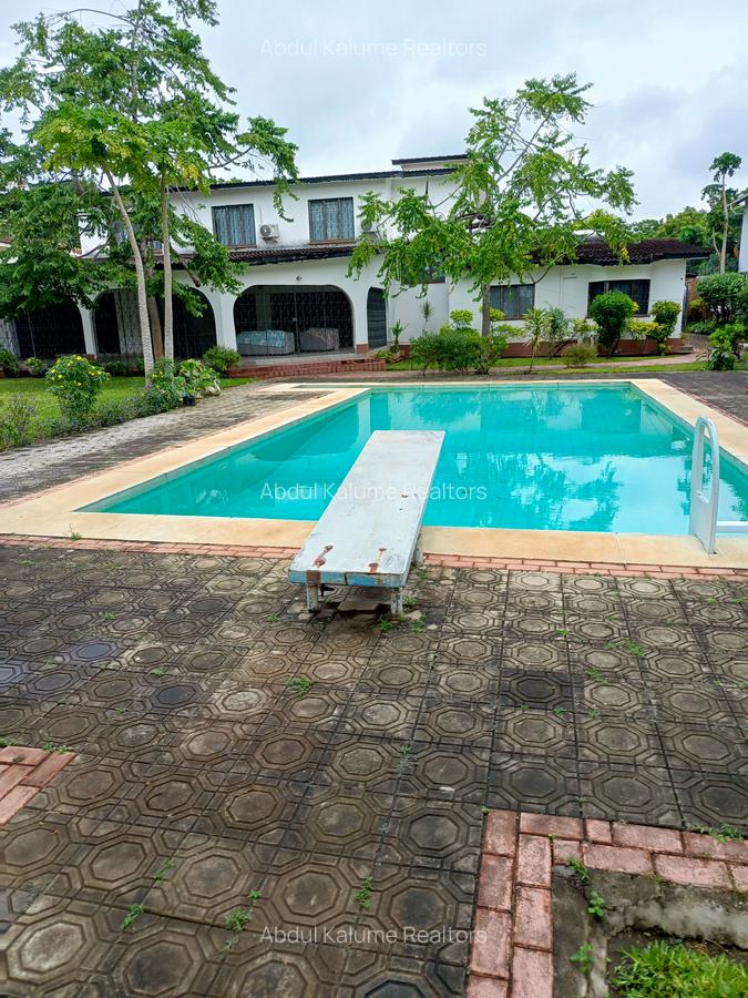 7 Bed Villa with En Suite at Nyali - 2