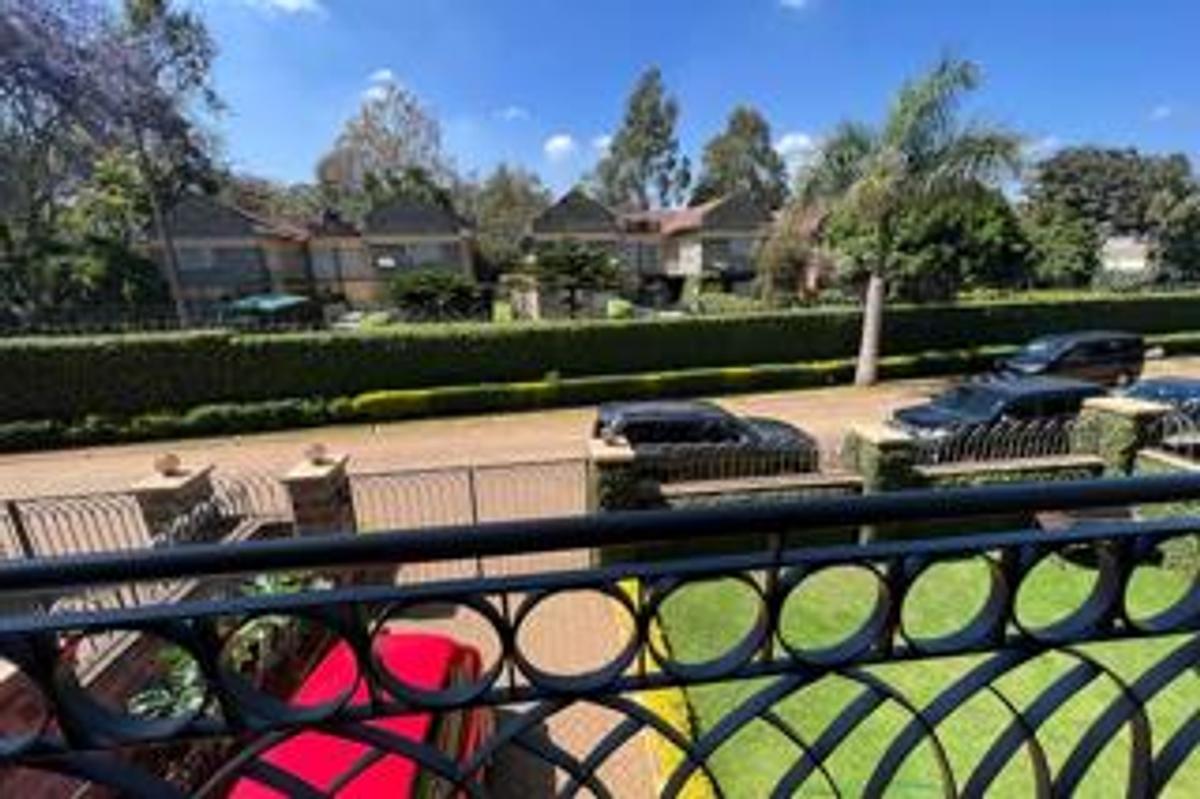 4 Bed Townhouse with En Suite in Lavington - 2