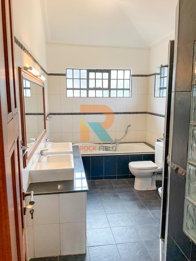 4 Bed Townhouse with En Suite at Peponi Road - 17