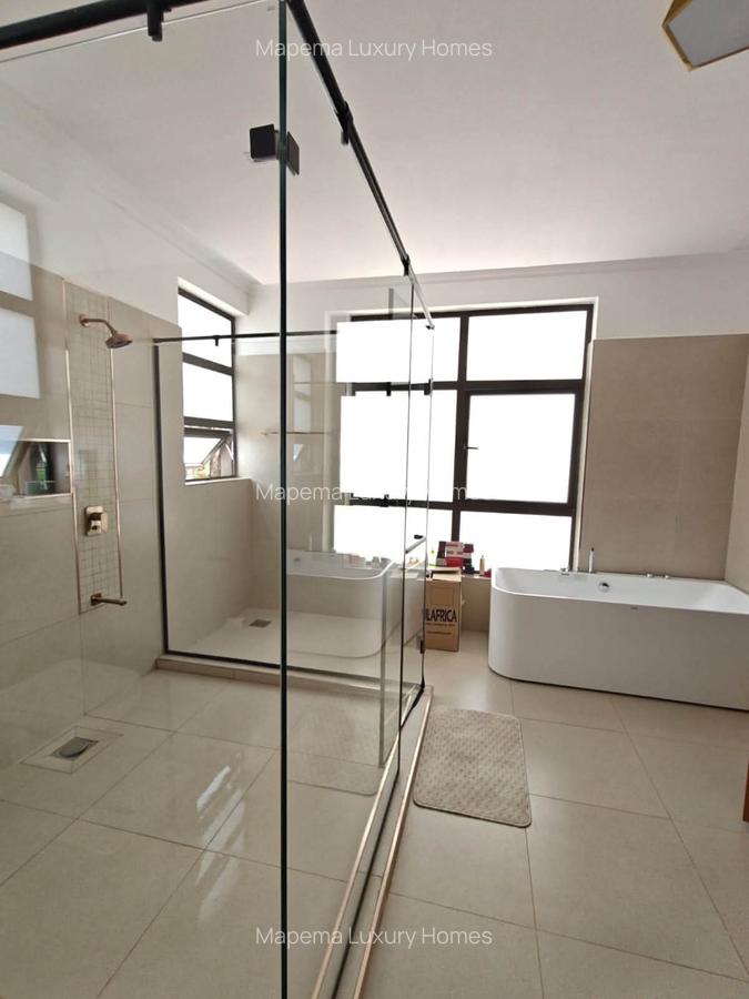 5 Bed House with En Suite at Windy Ridge - 16