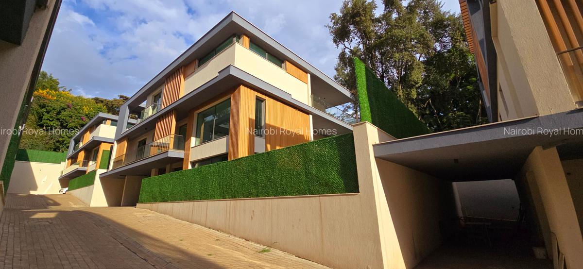 5 Bed House with En Suite at Lavington Road - 7