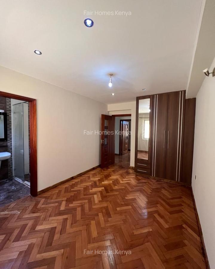 5 Bed Townhouse with En Suite at Lavington Green - 19