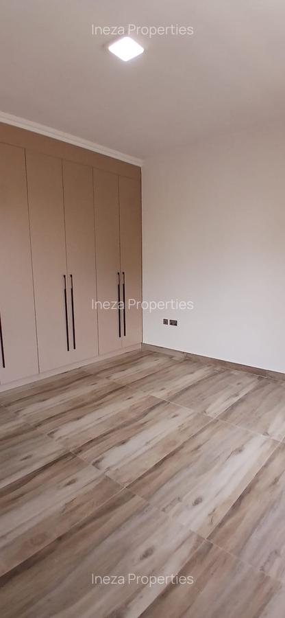 2 Bed Apartment with En Suite in Brookside - 7