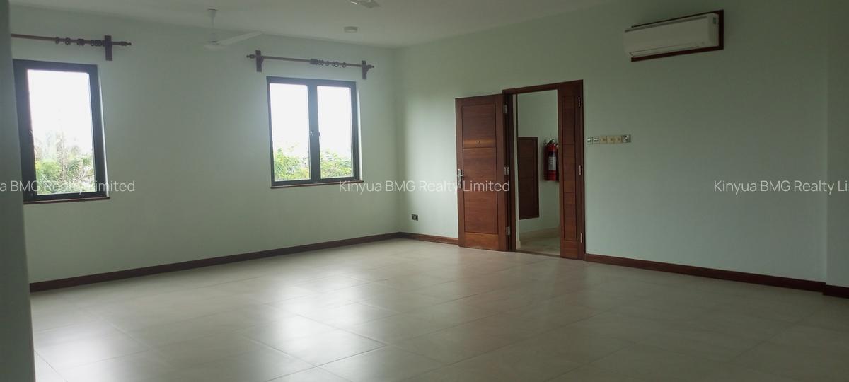 Serviced 2 Bed Apartment with En Suite at Tamarid - 14