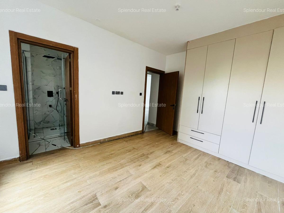 5 Bed Apartment with En Suite at 3Rd Parklands - 18
