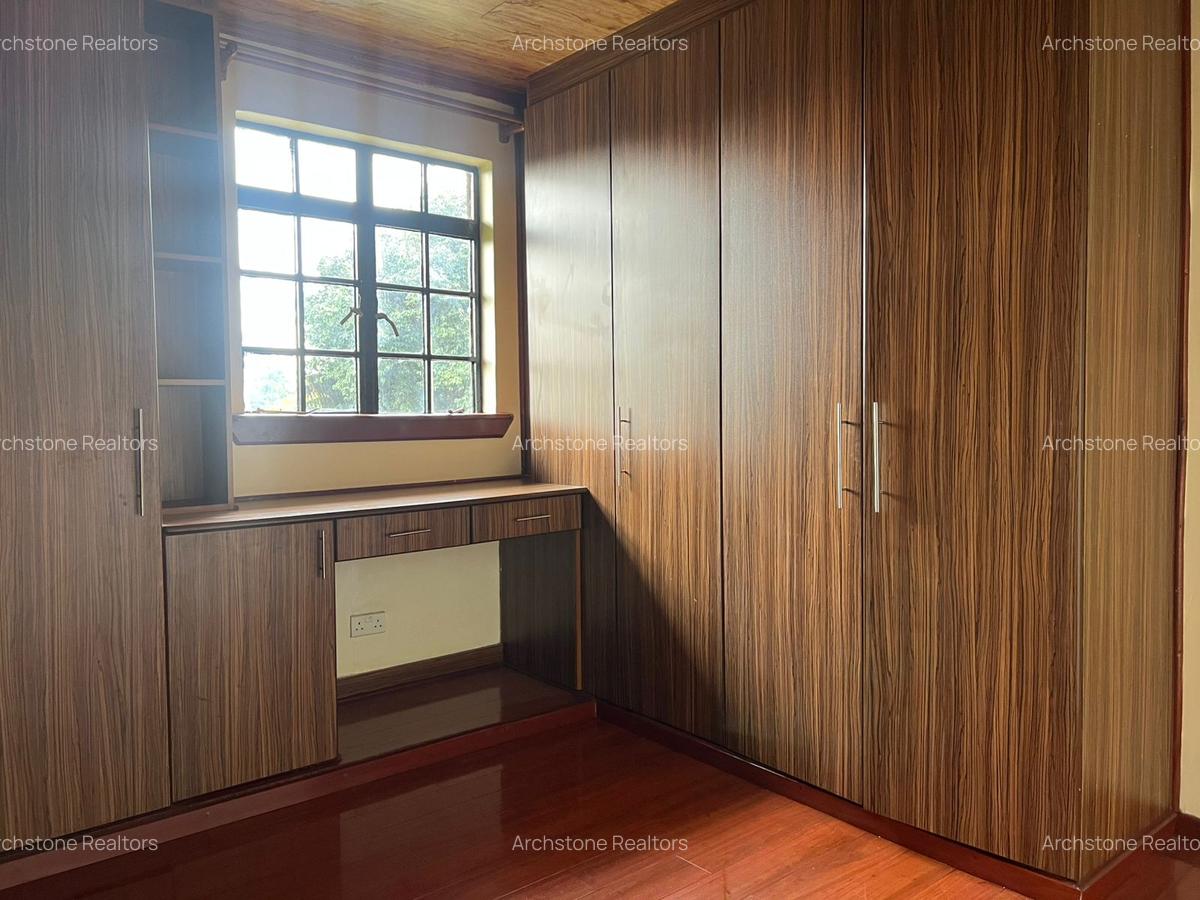 5 Bed House with En Suite in Runda - 4