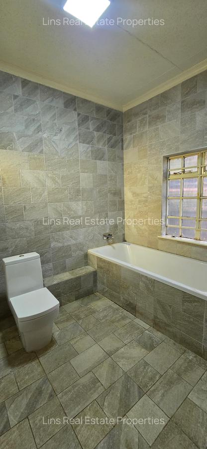 4 Bed House with En Suite in Lavington - 19