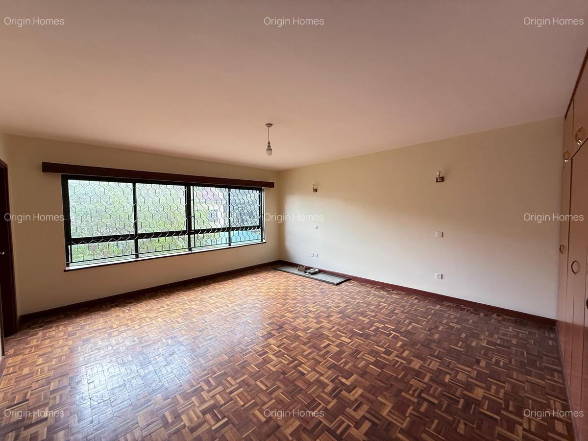 5 Bed Townhouse with En Suite at Lavington - 11