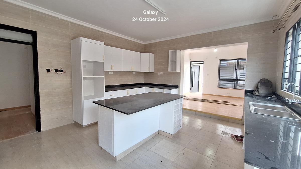 5 Bed Townhouse with En Suite at Lavington. - 3