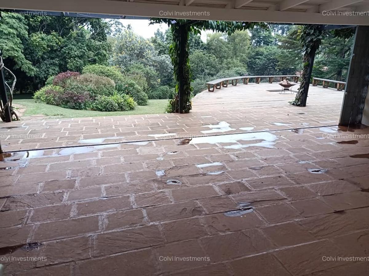 5 Bed House with Swimming Pool in Ridgeways - 16