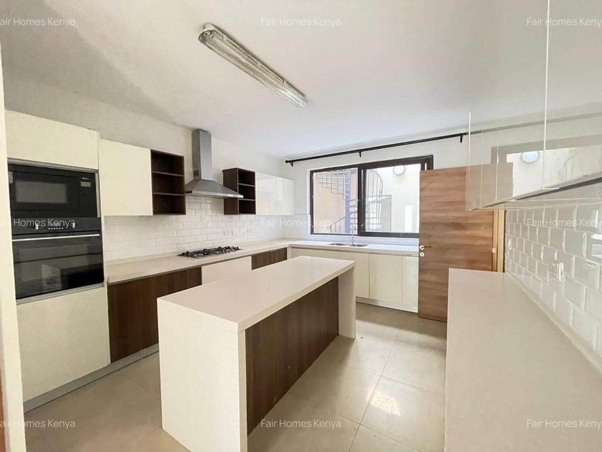 5 Bed Townhouse with En Suite at Lavington Green - 6