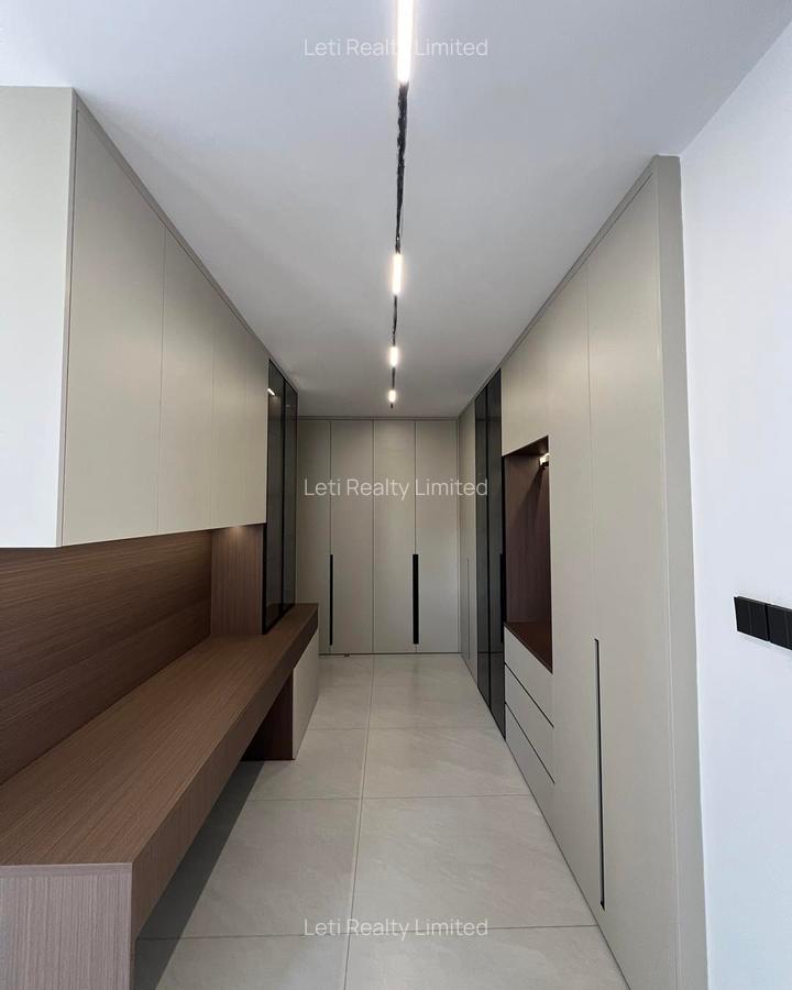 5 Bed Townhouse with En Suite in Lavington - 5