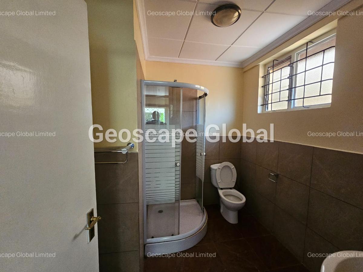 4 Bed House with En Suite in Lavington - 12