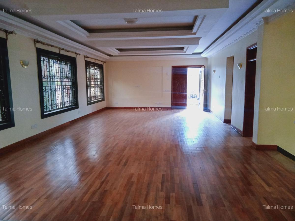 5 Bed Townhouse with En Suite at Westlands - 7