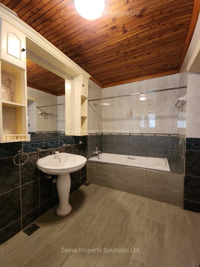 5 Bed House with En Suite in Runda - 18