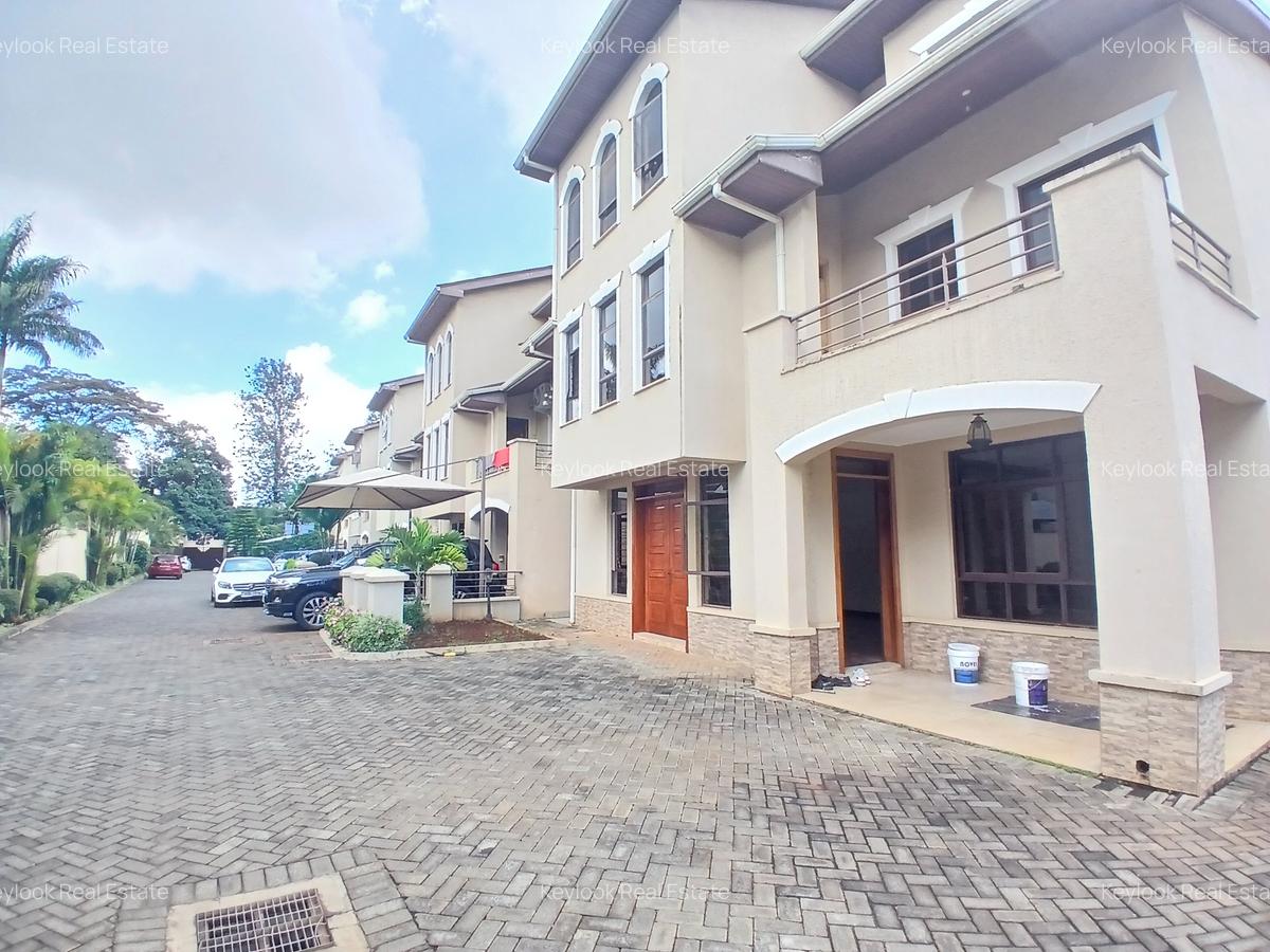5 Bed Townhouse with En Suite at Lavington - 4