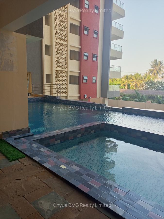 3 Bed Apartment with En Suite at 3Rd Avenue - 5