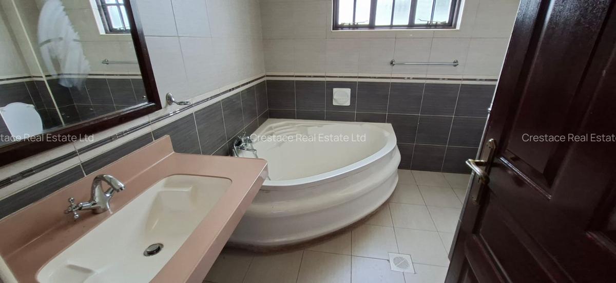 3 Bed Apartment with En Suite in Lavington - 6