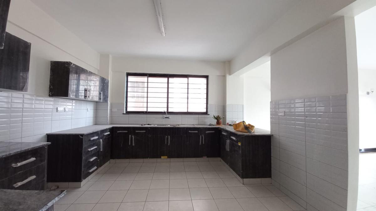 3 Bed Apartment with En Suite in Parklands - 5