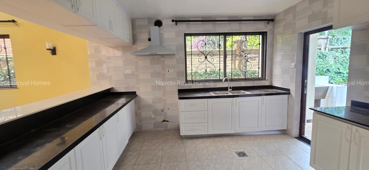 5 Bed Townhouse with En Suite at Lavington Off Convent Drive - 16