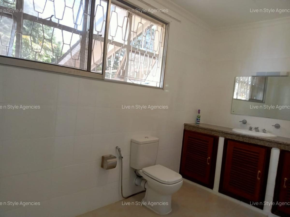 4 Bed House with En Suite in Runda - 14