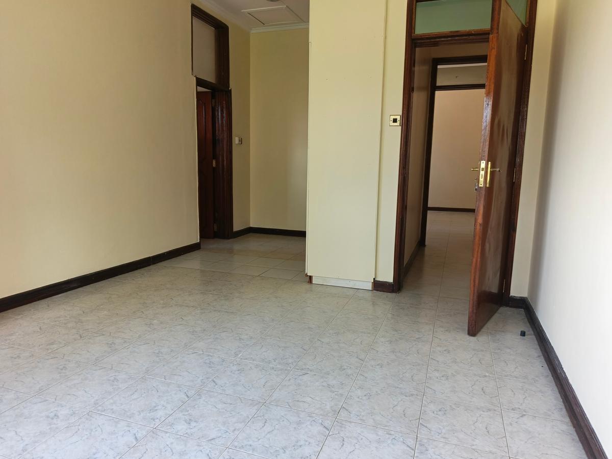 4 Bed House with En Suite in Nyari - 9