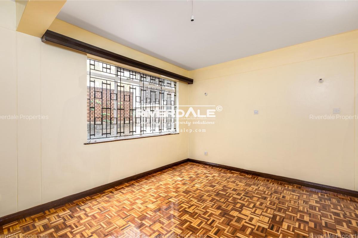 2 Bed Apartment with Parking in Brookside - 6