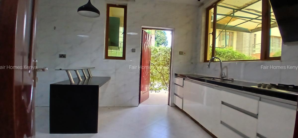 5 Bed Townhouse with En Suite at Lavington Green - 6