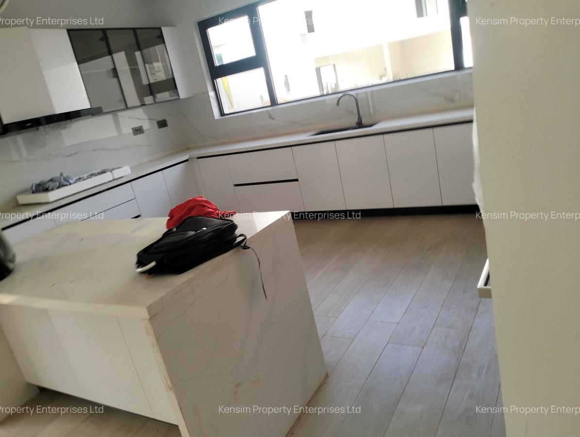 5 Bed Townhouse with En Suite in Lavington - 16