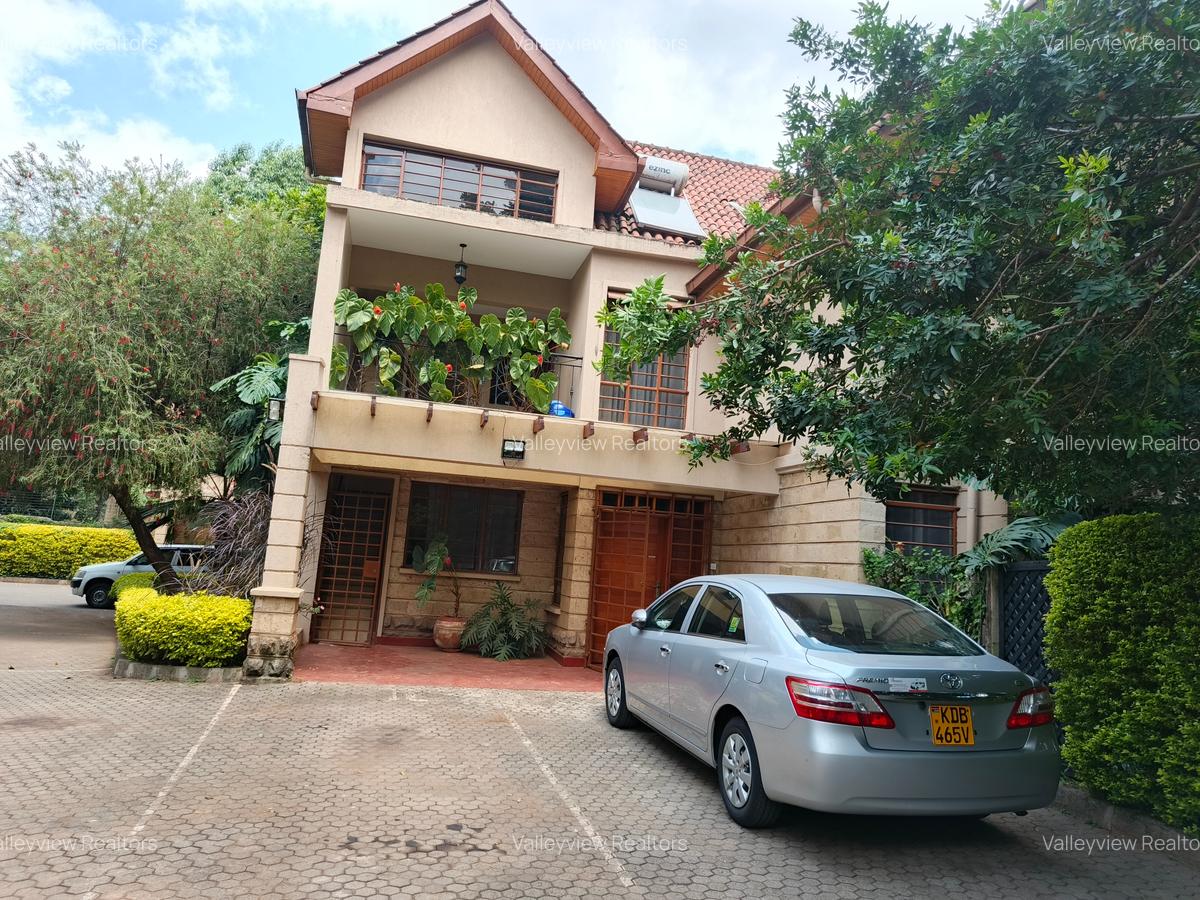 3 Bed Villa with En Suite at Lavington - 13