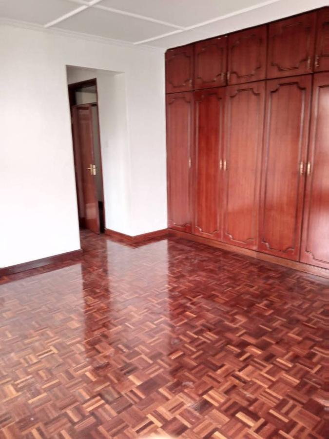 5 Bed Townhouse with En Suite in Lavington - 12
