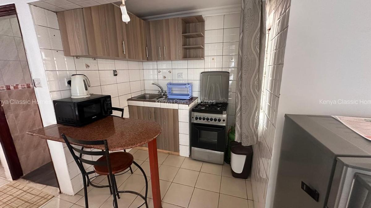 Serviced Studio Apartment with En Suite at Lavington - 5