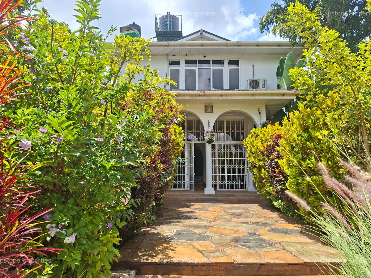 4 Bed House with En Suite in Runda - 20