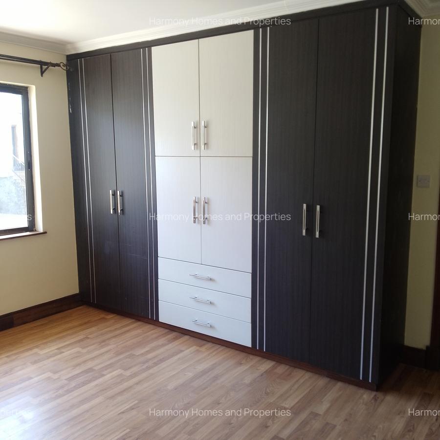 5 Bed Villa with En Suite at Brookside - 7