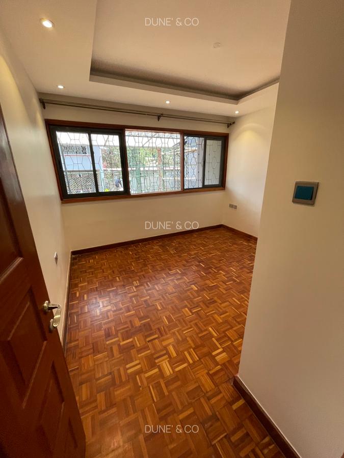 4 Bed Townhouse with En Suite in Westlands Area - 19