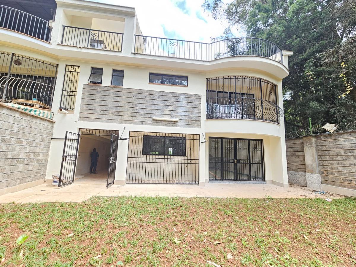 4 Bed House with En Suite in Spring Valley - 1